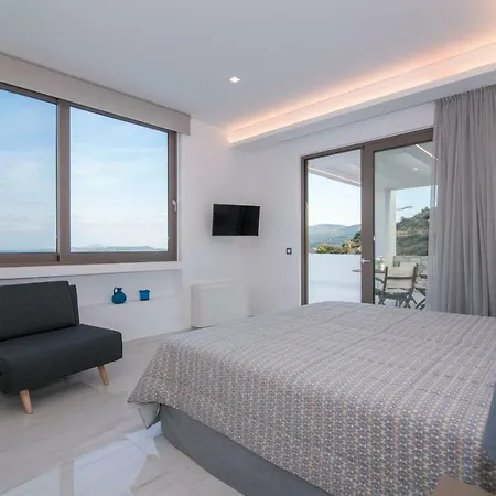 Villa Aurora Luxury Retreat *